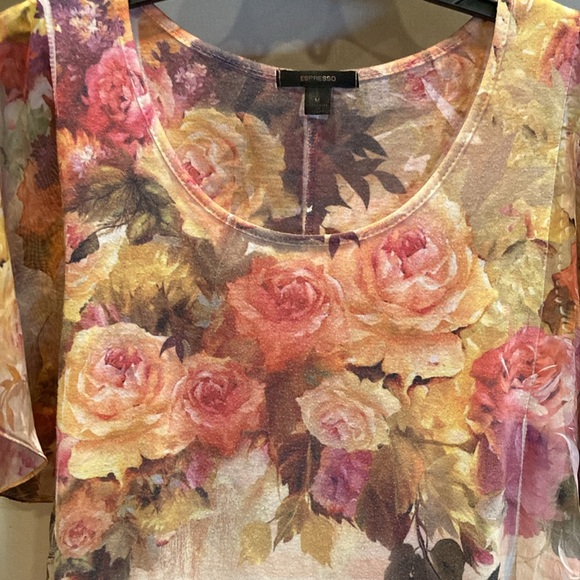 Comfortable, floral, super soft, versatile , pull over blouse - Picture 7 of 8